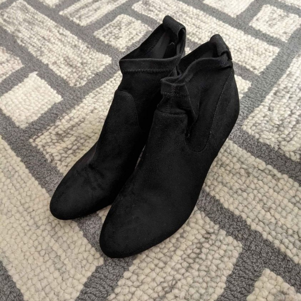 BCBG booties size 10 Style is BG-Delilah